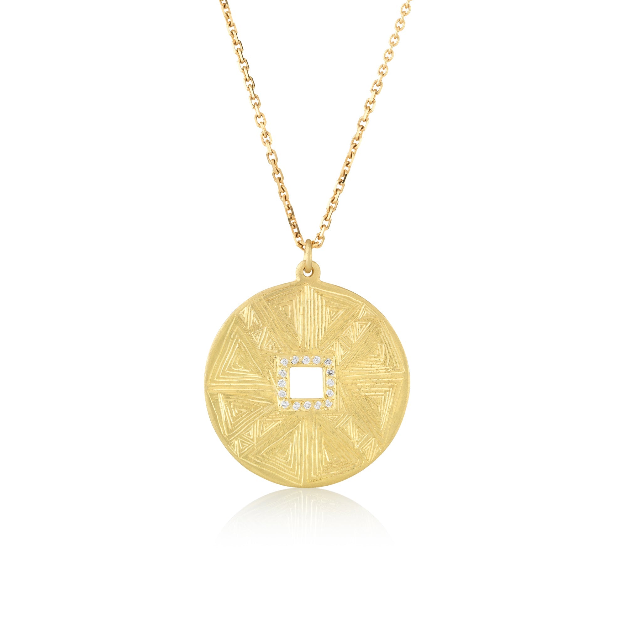 Mandala Hera Engraved Diamond Necklace